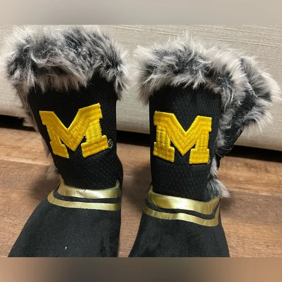University of Michigan Wolverines black faux fur slipper booties size 9 10 - Picture 2 of 6